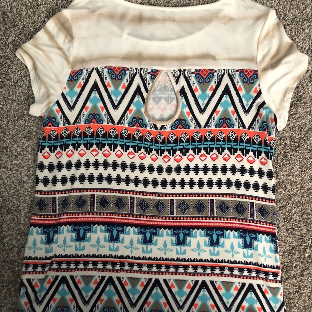Patterned Tribal Top - Picture 3 of 3